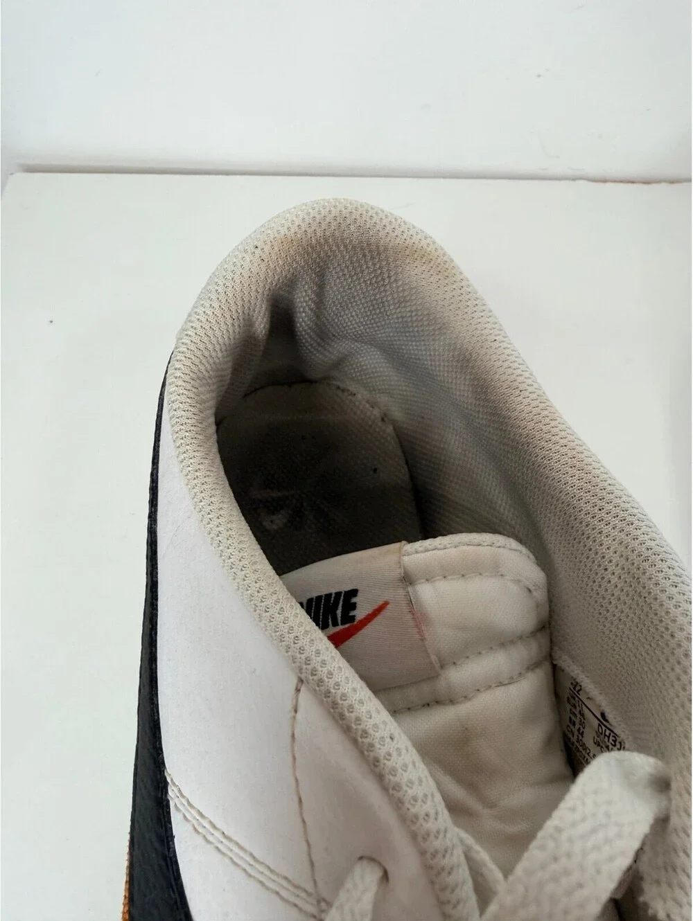 Nike Sweet Classic low top sneakers white size 12 or womens 13.5